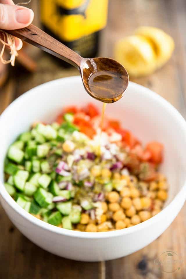 Chickpea Salad | thehealthyfoodie.com