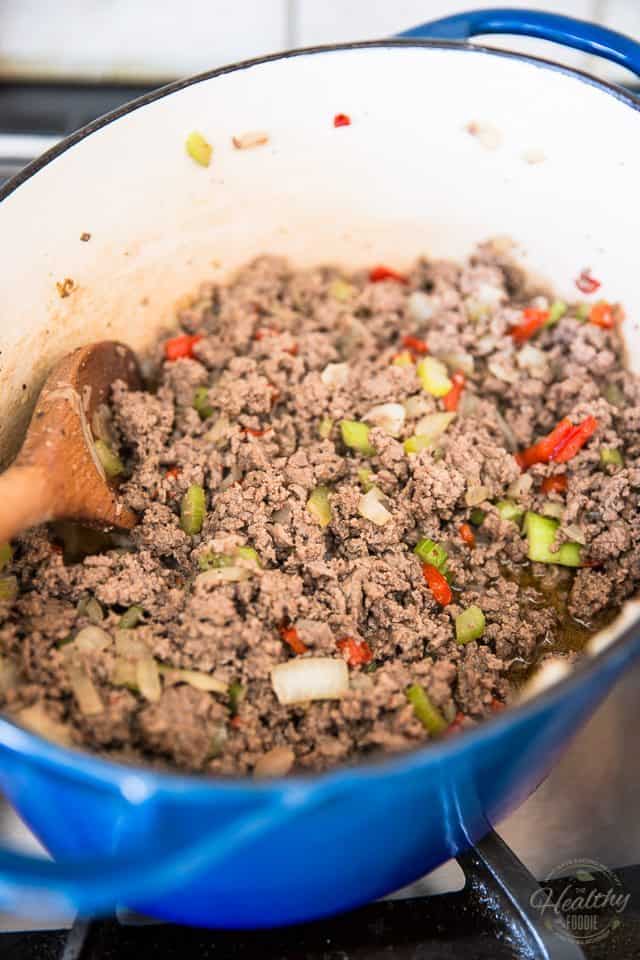 Dutch Oven Chili Con Carne | thehealthyfoodie.com
