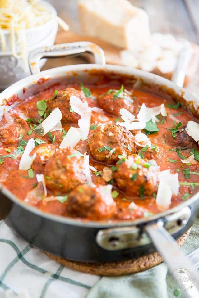 Bocconcini Stuffed Meatballs | thehealthyfoodie.com