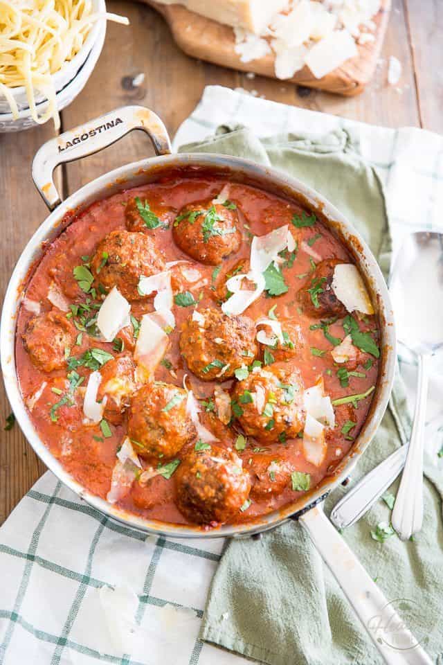 Bocconcini Stuffed Meatballs | thehealthyfoodie.com