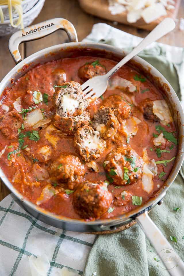 Bocconcini Stuffed Meatballs | thehealthyfoodie.com