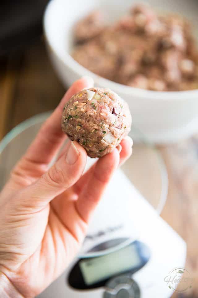 Bocconcini Stuffed Meatballs | thehealthyfoodie.com