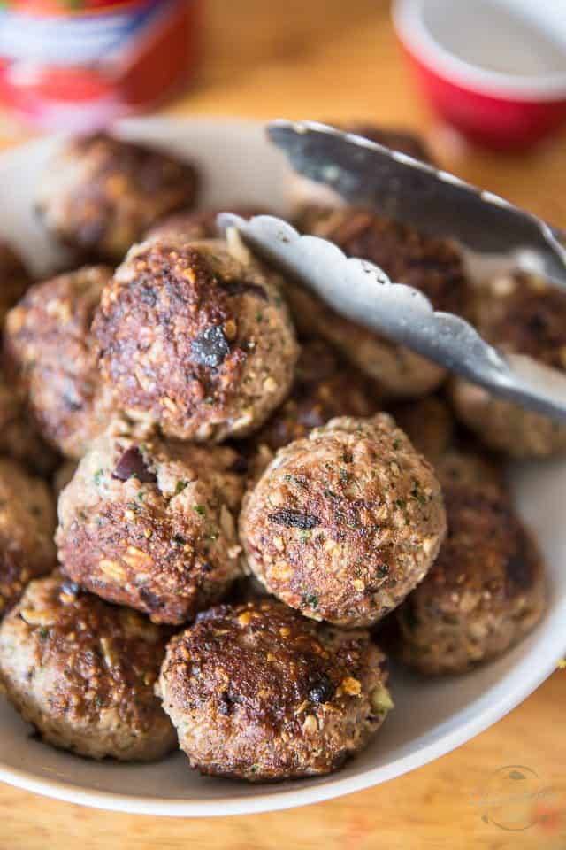 Bocconcini Stuffed Meatballs | thehealthyfoodie.com
