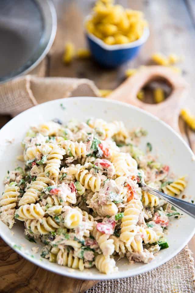 Simple Tuna Rotini Salad | thehealthyfoodie.com