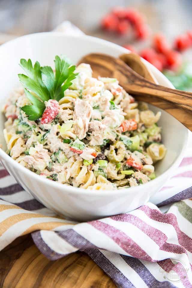 Simple Tuna Rotini Salad | thehealthyfoodie.com