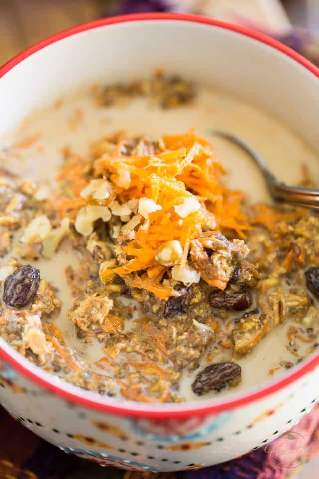 As delicious as they are quick to prepare, these Carrot Cake Overnight Oats will have you totally look forward to rolling out of bed in the morning! 