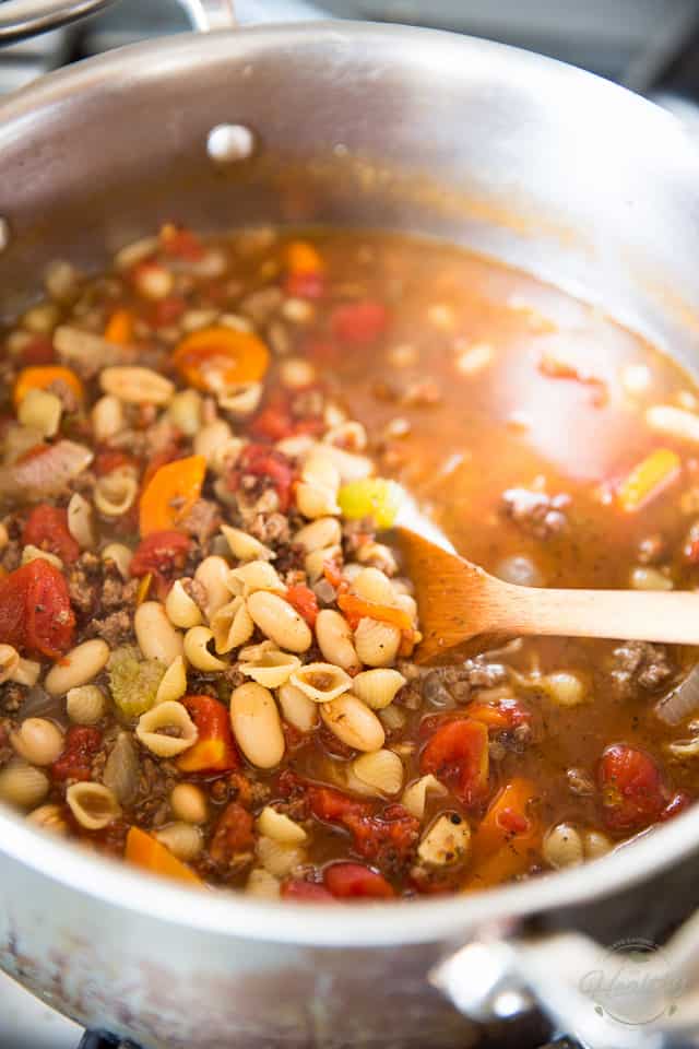 Quick & Easy Pasta e Fagioli Soup by Sonia! The Healthy Foodie | Recipe on theheatlhyfoodie.com