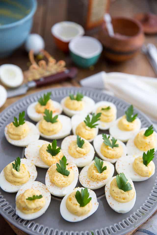 Easy Creamy Deviled Eggs with Sriracha Mayonnaise by Sonia! The Healthy Foodie | recipe on thehealthyfoodie.com