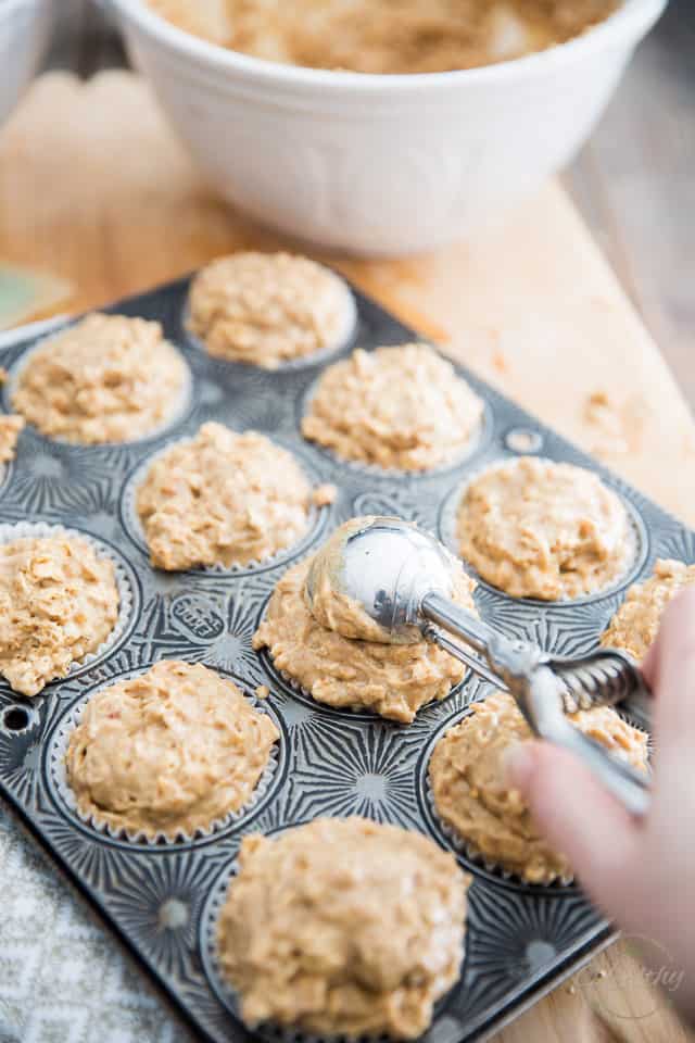 Naturally Sweetened Peanut Butter Oatmeal Muffins | recipe on theheatlhyfoodie.com