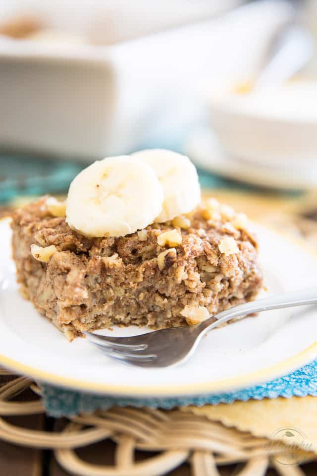 This Banana Baked Oatmeal is nothing but a bowl of oatmeal made portable, that tastes just like banana bread. Perfect breakfast on the go or healthy snack!