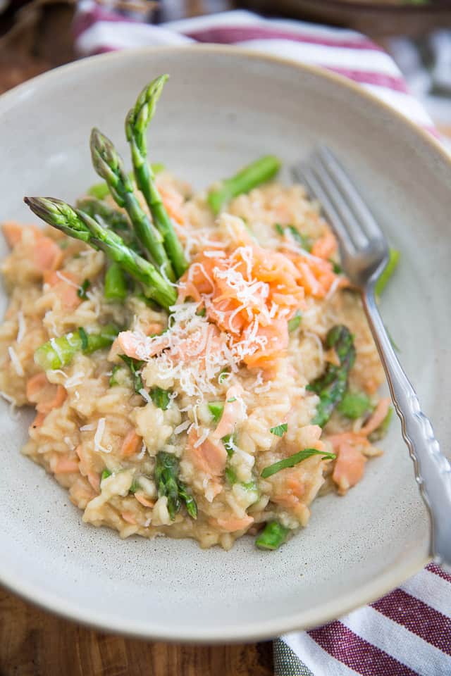 So creamy, dreamy and tasty, this Smoked Salmon Asparagus Risotto will make you feel like you've been invited in heaven to share a meal with the gods! 