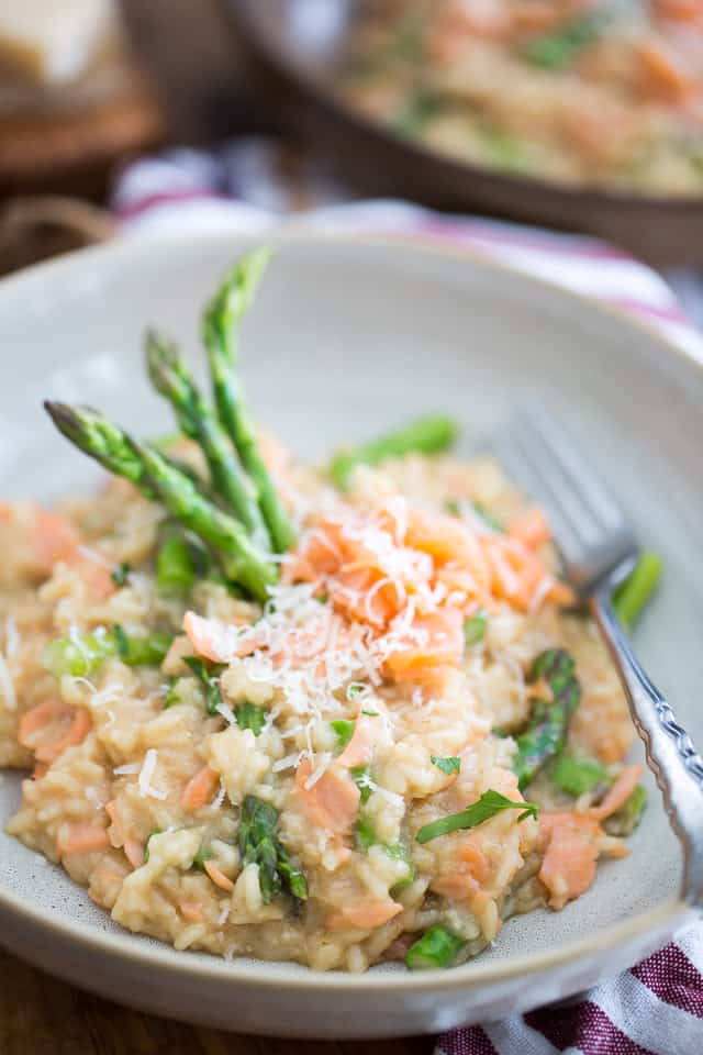 So creamy, dreamy and tasty, this Smoked Salmon Asparagus Risotto will make you feel like you've been invited in heaven to share a meal with the gods! 