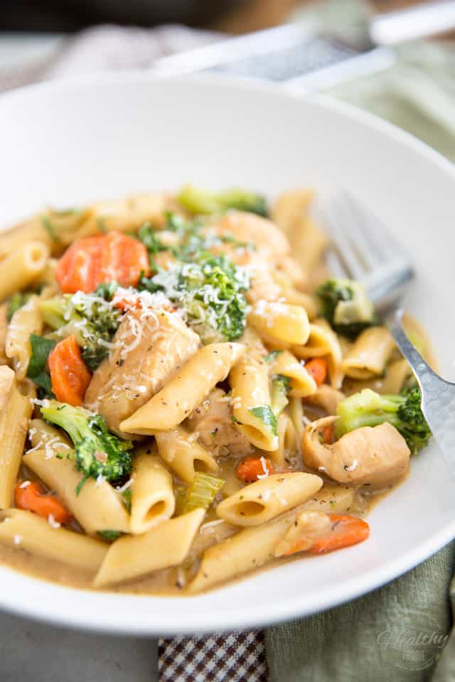 As easy to put together as it is delicious, this seemingly indulgent but surprisingly healthy one-pot creamy chicken pasta will no doubt become a family favorite! 