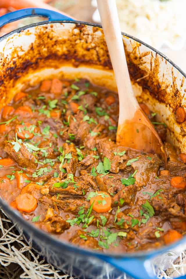 Rainy and cold out? This comforting Garlic and Carrot Braised Beef is the perfect solution to put a little bit of sunshine in your day!