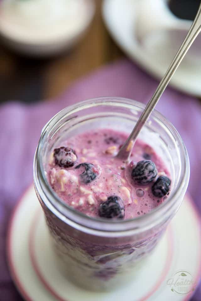 High Protein Post Workout Easy Berry Overnight Oats by Sonia! The Healthy Foodie | Recipe on thehealthyfoodie.com