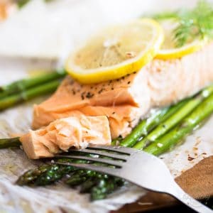 Parchment Paper Baked Salmon with Asparagus Lemon and Dill • The ...