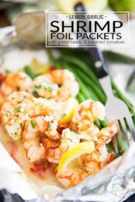 Lemon Garlic Shrimp Foil Packets with Green Beans and Sun Dried Tomatoes by Sonia! The Healthy Foodie | Recipe on thehealthyfoodie.com 