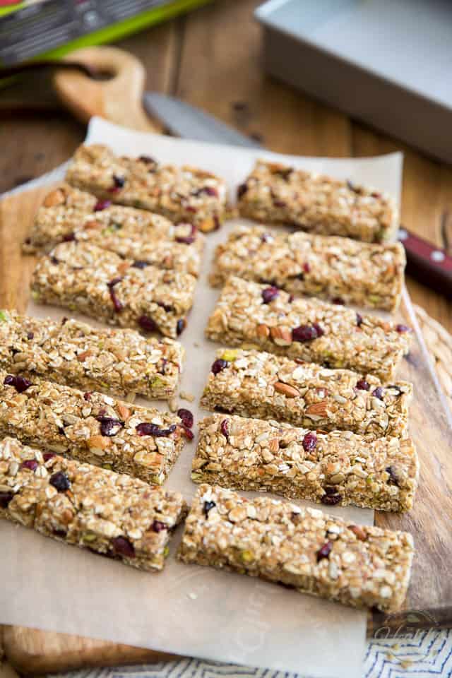 Soft and Chewy Trail Mix Granola Bars by Sonia! The Healthy Foodie | Recipe on thehealthyfoodie.com