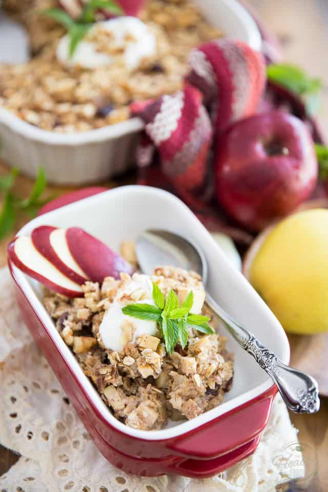 Making oatmeal doesn't come easier than this Apple Cinnamon Baked Oatmeal. Delicious warm or cold, it makes for a healthy and satisfying breakfast or snack! 