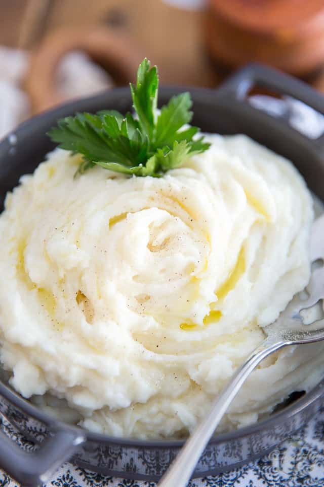 Healthier Mashed Potatoes by Sonia! The Healthy Foodie | Recipe on theheatlhyfoodie.com