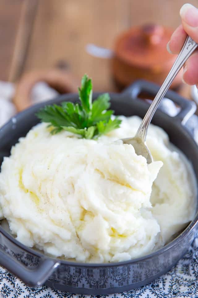 Healthier Mashed Potatoes by Sonia! The Healthy Foodie | Recipe on theheatlhyfoodie.com