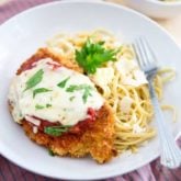 This Chicken Parmigiana is proof that Comforting food doesn't necessarily have to be bad for you... serve it with a side of your favorite pasta to keep with the classic, or opt for sauteed veggies or a green salad for an even lighter version!