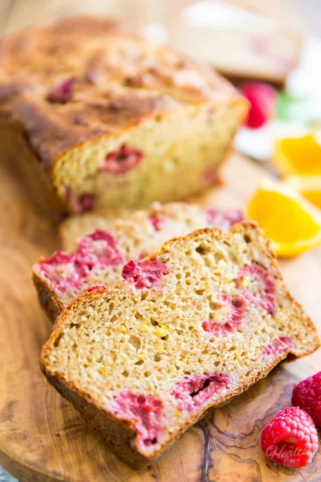 Perfect for breakfast or for a quick snack, this Orange Raspberry Bread might be free of refined sugar, but it certainly doesn't lack in the flavor department! Indeed, you're in for intense orange and raspberry flavors all wrapped up in a perfectly moist, airy and toothy package.