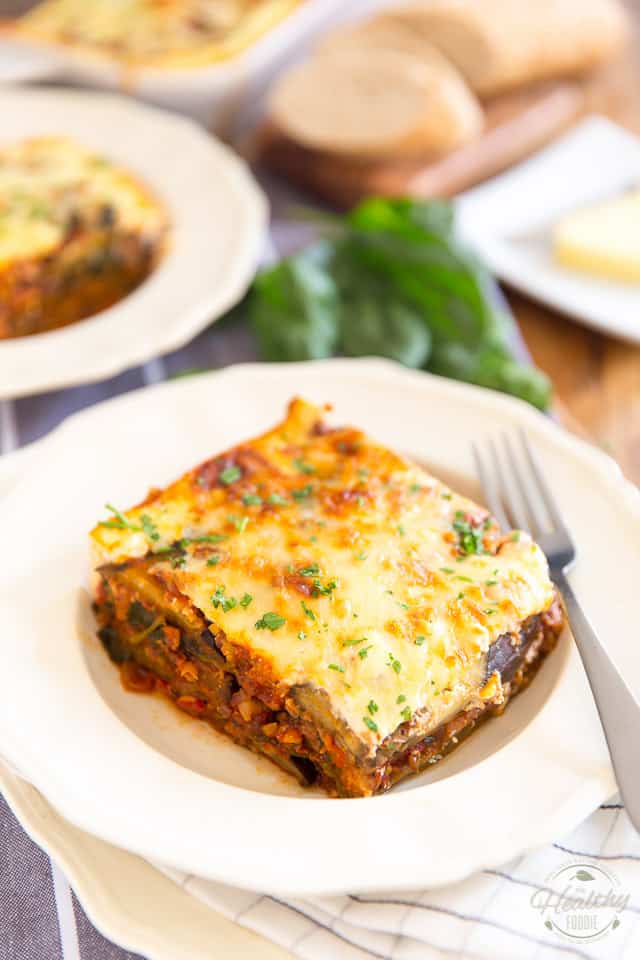 A perfect option for your meatless meals, this super filling, delicious and nutritious vegetarian moussaka is guaranteed to please even those who think they're not big fans of eggplant!
