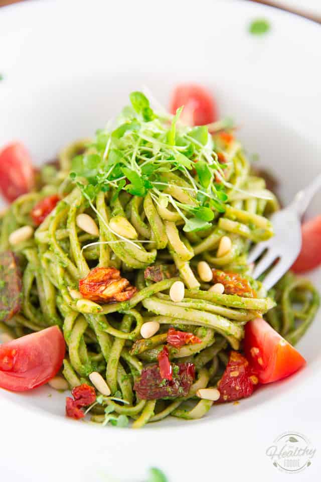 Arugula Pesto is a very decent, super tasty and much more affordable alternative to traditional basil pesto! Served with pasta, paired with sun dried tomatoes and pine nuts, it makes for a truly winning combination. 
