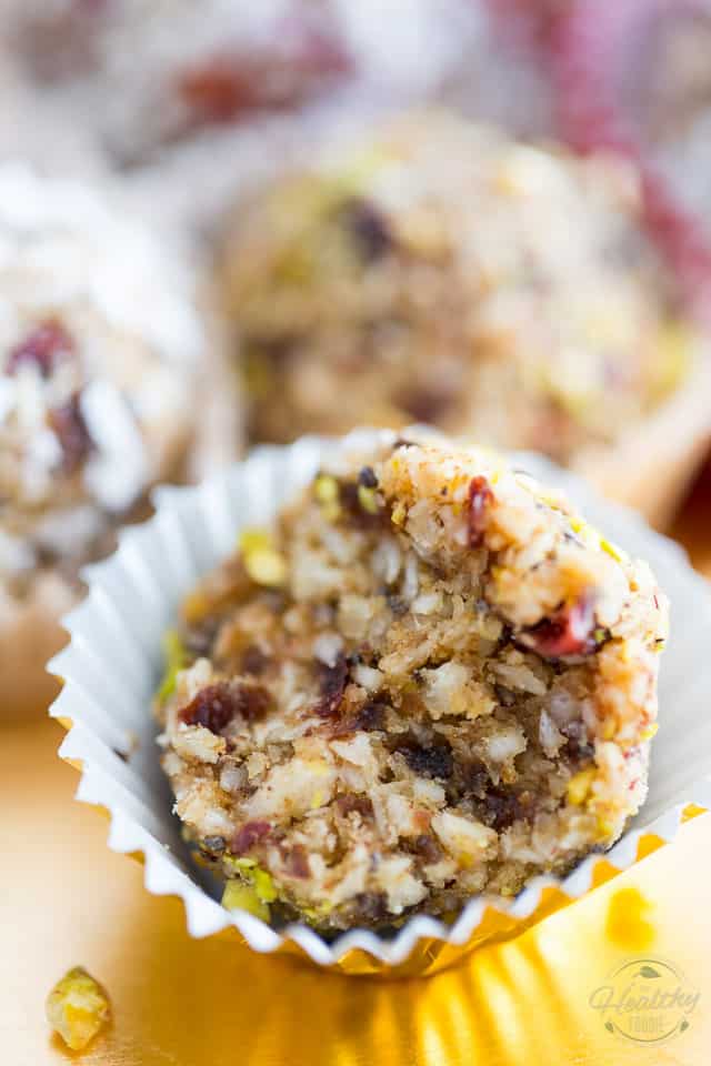 Raw, vegan, free of gluten and of added sugar, these Festive Bliss Balls are the perfect little pick-me up snack or sweet yet healthy capper at the end of a good meal. 