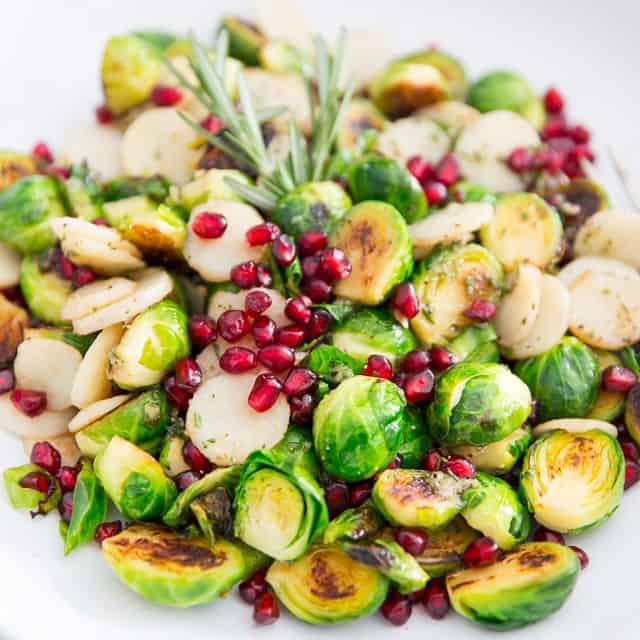 Roasted Brussel Sprouts In Frying Pan : Roasted Brussels Sprouts with Bacon | Recipe | Pan roasted ... - One pan roasted brussels sprouts, bacon, garlic for best thanksgiving brussels sprouts recipe side dish.