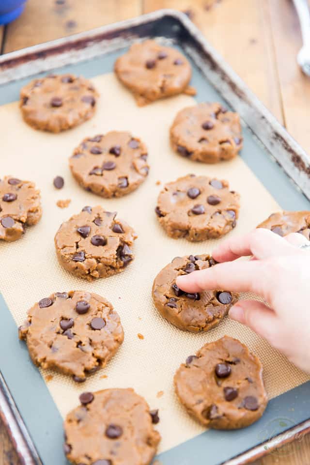 Vegan Peanut Butter Chocolate Chip Cookies by Sonia! The Healthy Foodie | Recipe on thehealthyfoodie.com