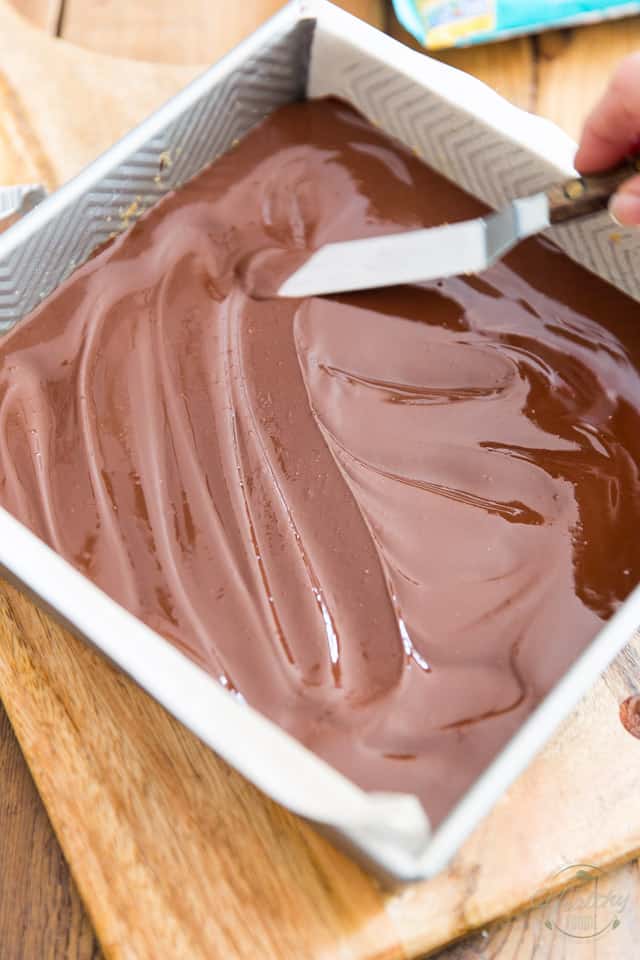 Form pretty little swirls in the chocolate with the help of a spatula
