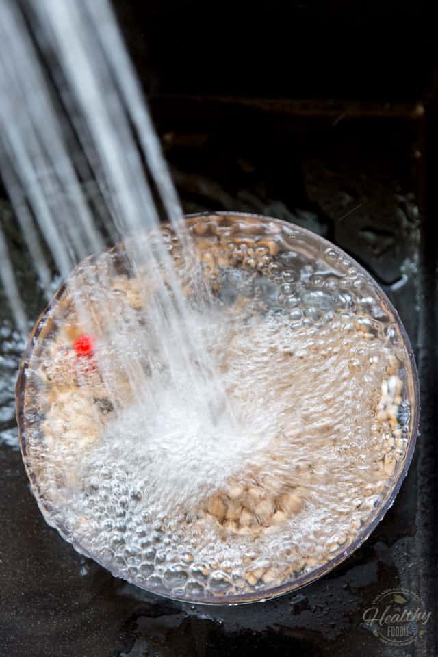 Rinsing chickpeas under cold running water