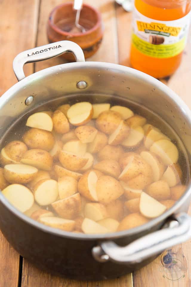 Place the potatoes in a large stockpot with the water, vinegar and salt