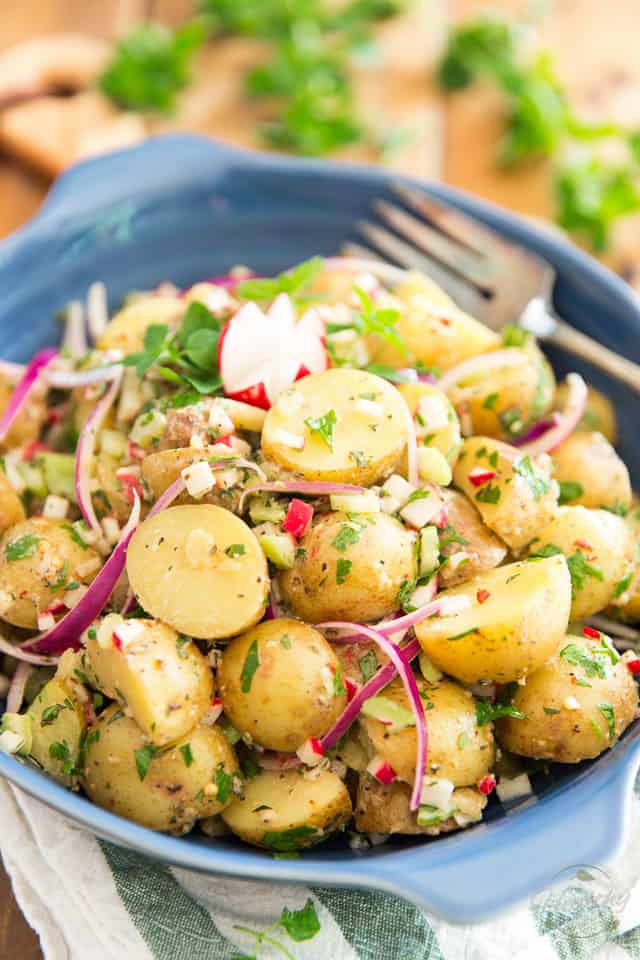 This No Mayo Vegan Potato Salad is the perfect option for those hot summer day picnics or barbecue parties, when mayo is better, and safer, left in the fridge!