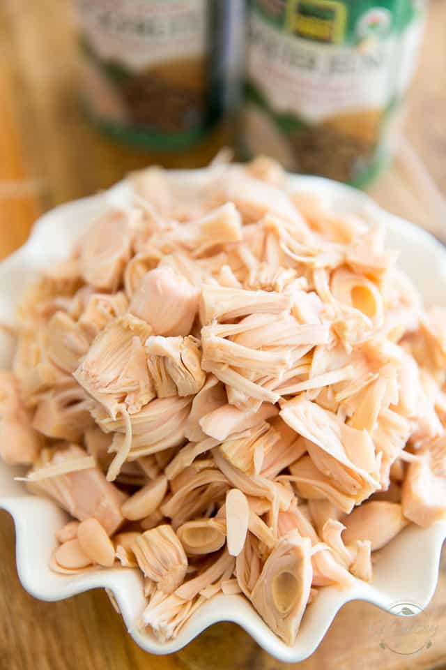 Shred/tear the jackfruit into little pieces with your fingers.