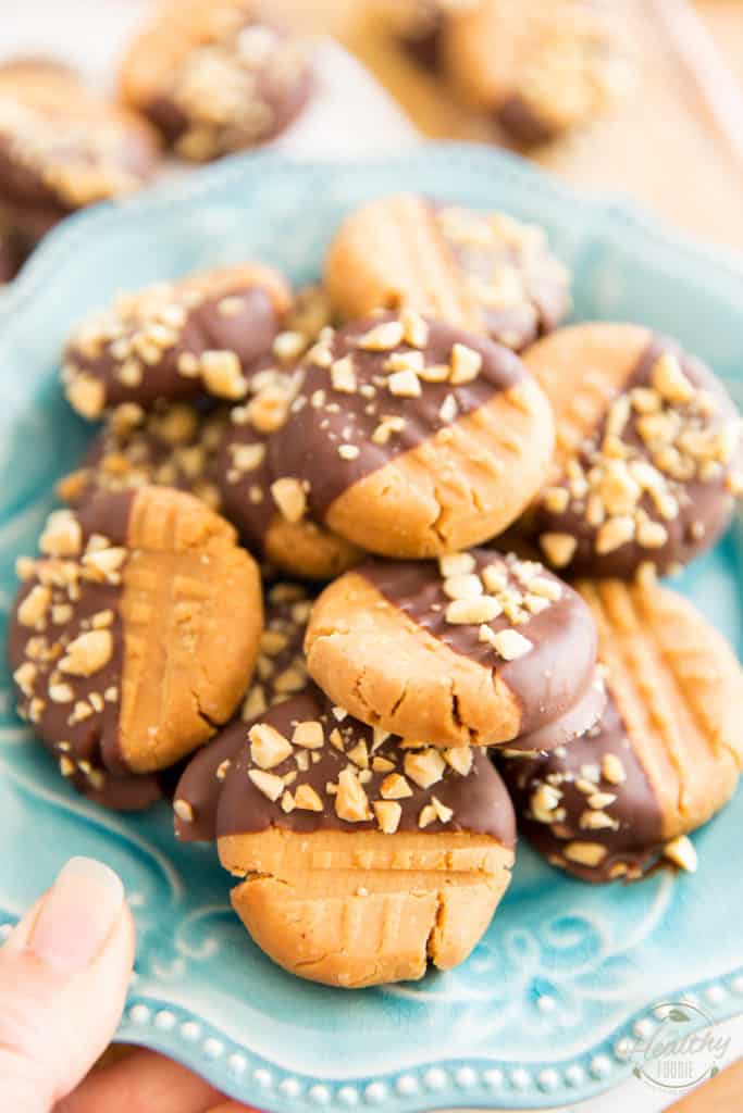 These No Bake Vegan Peanut Butter Cookies are as easy to make as they are delicious to eat, and good for your body! A truly guilt-free little treat for the peanut butter lover in you! 