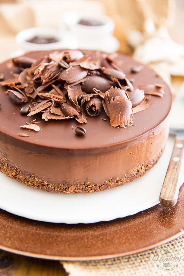 A truly heavenly dessert that contains nothing but wholesome ingredients, this sinfully creamy Mocha Chocolate Vegan Cheesecake will totally blow your mind!