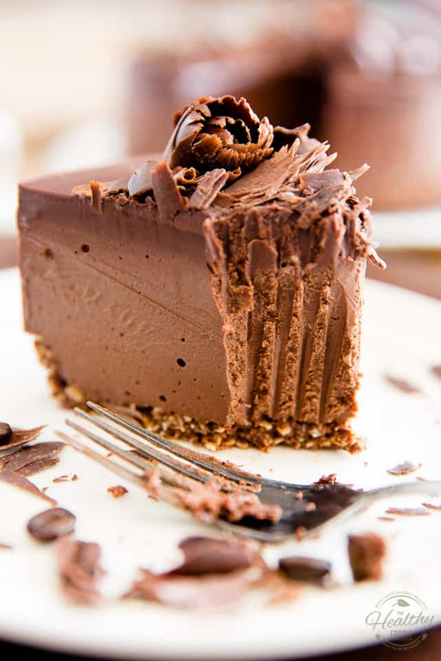 A truly heavenly dessert that contains nothing but wholesome ingredients, this sinfully creamy Mocha Chocolate Vegan Cheesecake will totally blow your mind!