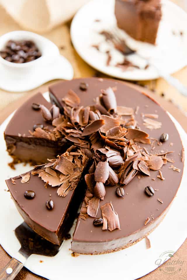 A truly heavenly dessert that contains nothing but wholesome ingredients, this sinfully creamy Mocha Chocolate Vegan Cheesecake will totally blow your mind!