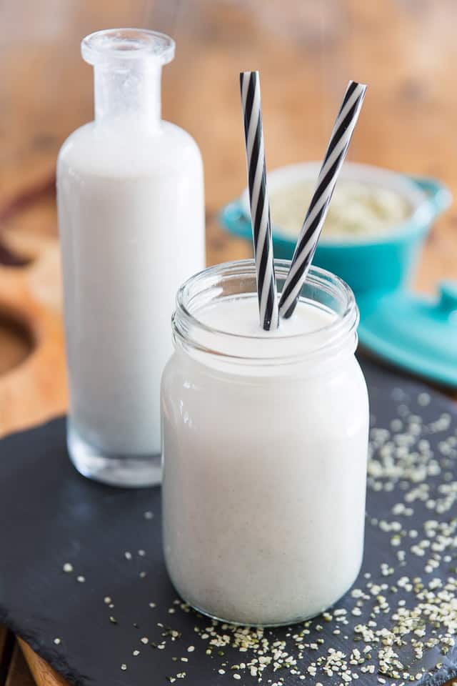 Loaded with all kinds of nutrients and super friendly to the environment, Hemp Milk is probably the best non-dairy alternative you could go for. Plus, it only takes 2 ingredients and 1 minute of your time to make... Wins all around!